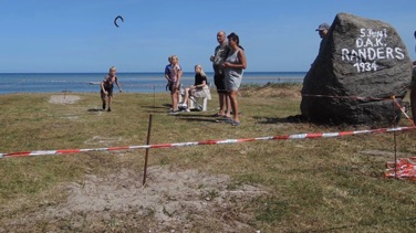 STRANDVEJEN 26 - LYSTRUP STRAND, Amerikanerhuset, hesteskospil, kast.jpg STRANDVEJEN 26 - LYSTRUP STRAND, Amerikanerhuset, hesteskospil, kast.jpg